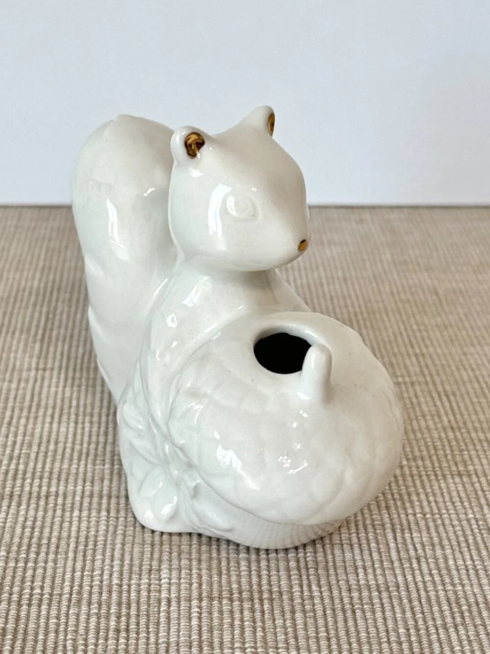 NEW Anthropologie Winter White Creature Bud Vase SQUIRREL Figurine - Picture 5 of 8